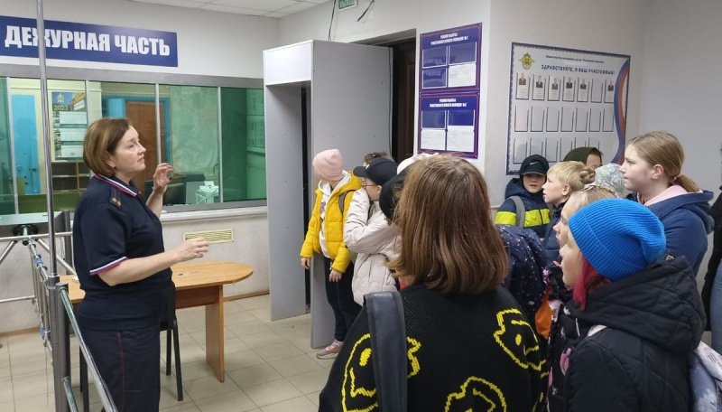 Школьники посетили Отделение МВД России по Кондопожскому району